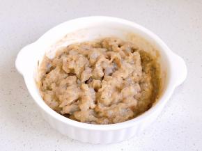 顺时针搅拌上劲。