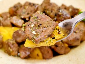 一块菠萝，一块牛肉