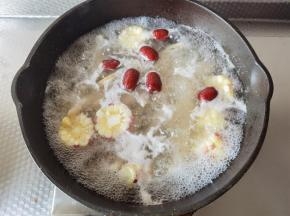 煮开后转小火，炖煮20-30分钟。