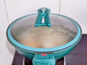 盖上盖子干小火慢煎。