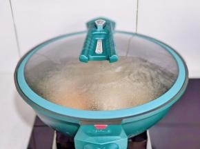 盖上盖子干小火慢煎。