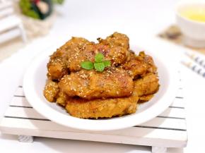 装盘撒芝麻，欧芹碎。