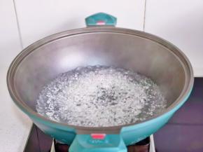 帝伯朗城市锅中加水烧开+西米。