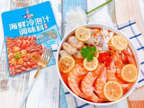 淋上调好的冷泡汁，放入冰箱冷藏几个小时再食用味道更佳