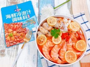 淋上调好的冷泡汁，放入冰箱冷藏几个小时再食用味道更佳