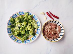 准备好所有食材。