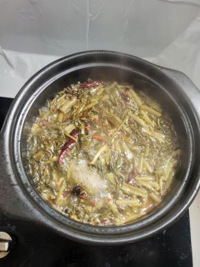 大火煮开，调中小火继续煮8分钟左右！