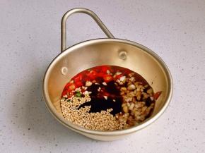 插入2勺白凉开。