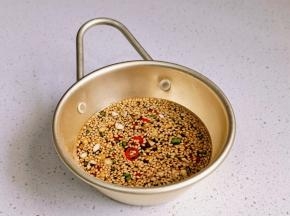 搅拌均匀，无油低脂蘸料。