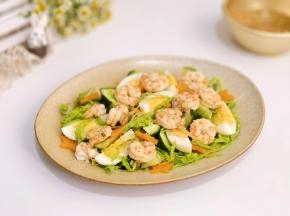 酱汁淋在蔬菜上就好啦！