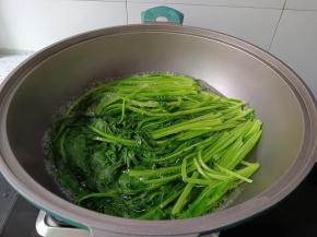 烫一分钟左右就可以