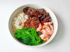 淋上料子拌均匀即可享用！