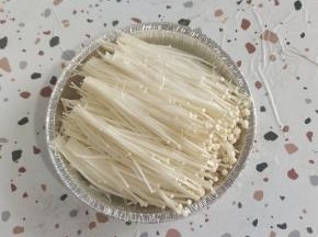 铺上金针菇！