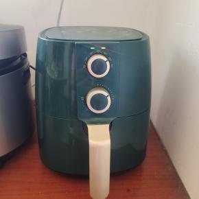 空气炸锅180度烤8-10分钟，中途用勺子压一压！