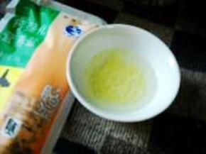 味汁中加适量食盐、胡椒。