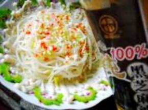 淋上几滴芝麻油。