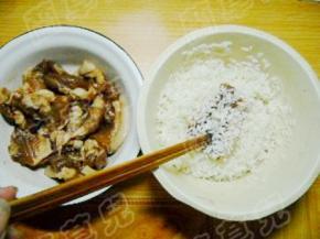 猪肉片裹满糯米。