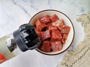 加少许黑胡椒粉、