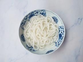 捞出放入碗中，