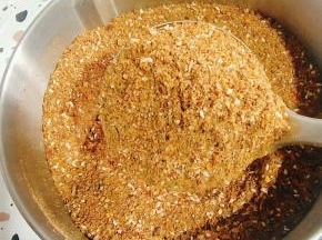 准备一点自己制作的可以秒杀淄博烤肉的烤肉料！没有的可以买现成的烤肉料！(淄博烤肉料前面有发帖，有需要的可以去我主页搜索《淄博烧烤料》看看！)