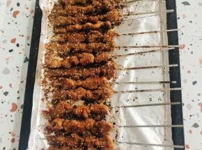 看看烤好的肉串，是不是很诱人？