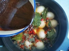 加入调料，添两大碗水。