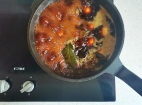 大火煮开，小火炖15分钟，关火焖2小时就可以啦。