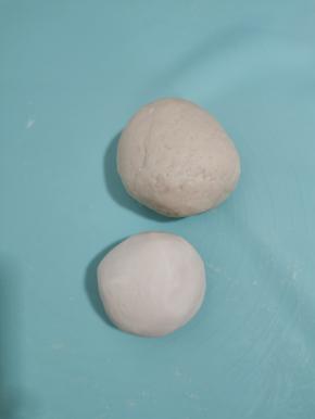 分别揉成光滑的面团！