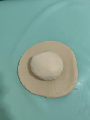 松弛好后，酥油皮包油酥！