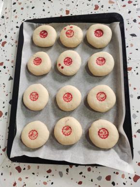 看看还不错吧？没有印章的可以用筷子蘸红色素，在上面做个印花！