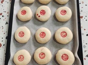 看看还不错吧？没有印章的可以用筷子蘸红色素，在上面做个印花！