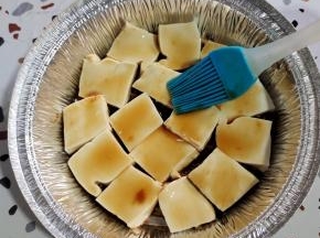 均匀的刷一层料汁儿！