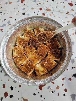 表面再撒一层烧烤料！