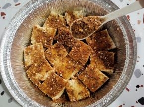 表面再撒一层烧烤料！
