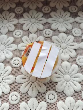 果冻上贴上双面胶！