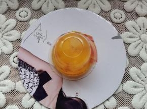 粘在圆形的纸壳上！