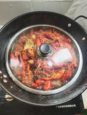 盖上盖子，转小火煮十分钟左右！