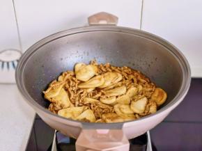年糕炒熟。
