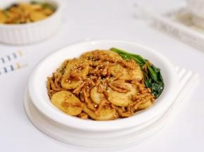 装盘点缀熟芝麻。