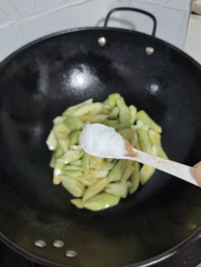 加入一勺盐调味！