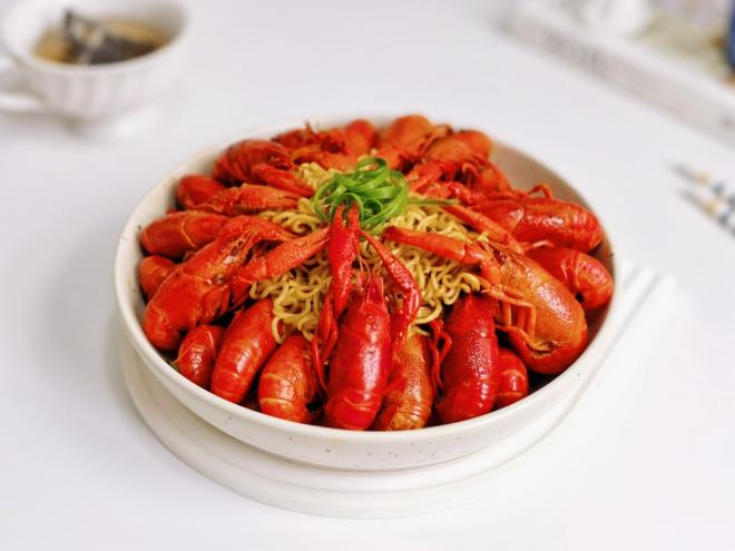 龙虾焖泡面