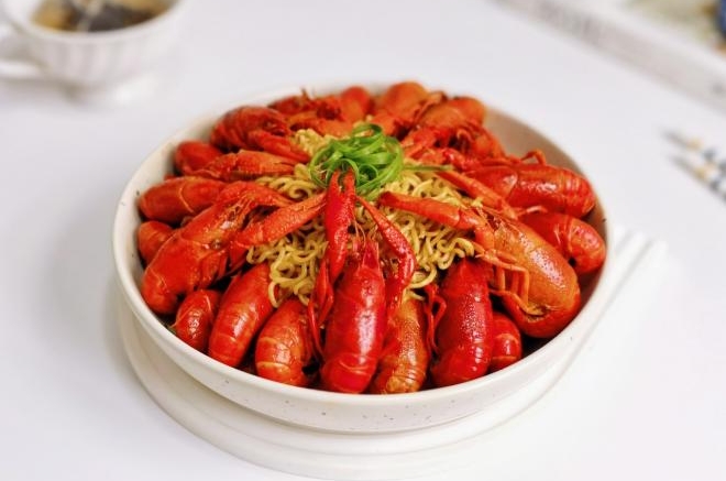 龙虾焖泡面