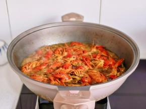 加入啤酒煮3分钟。