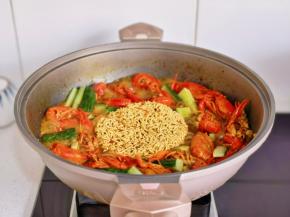 加入黄瓜条煮1分钟。