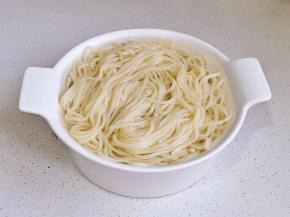 放入冷水碗中。