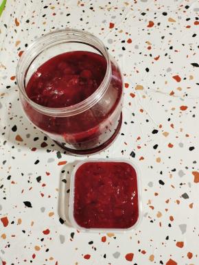 装在无油无水的容器里！(如果是玻璃瓶趁热装入瓶子里，倒扣着冷晾！塑料瓶装的要晾至温热了再装瓶，彻底冷却了再盖盖子！以免里面有水蒸气！)