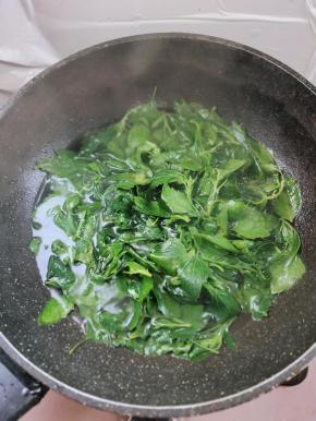 烫30秒左右捞出过一遍凉水！