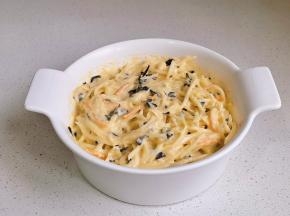 搅拌均匀。（如果太干的话可以加一点牛奶或者清水，调制途中的稠度即可）