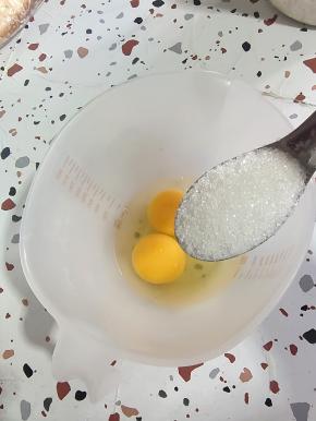 两个鸡蛋，一勺糖！