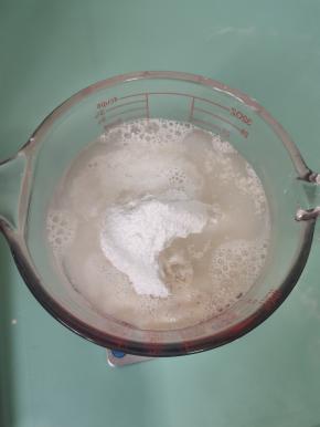 再放入180克温水！